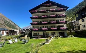 Hotel Adonis